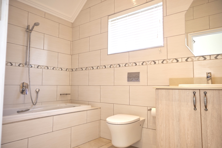 5 Bedroom Property for Sale in Sedgefield Central Western Cape